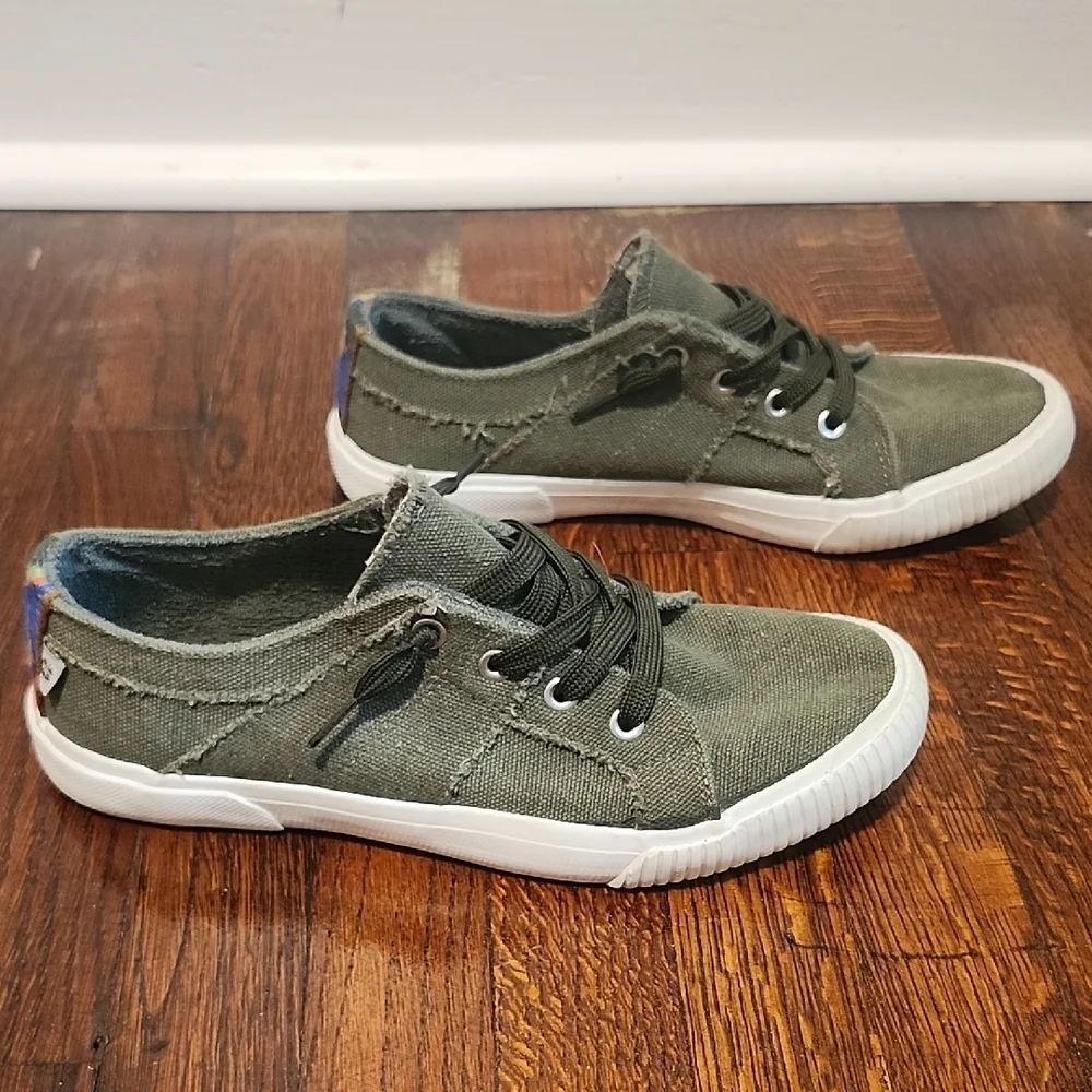 Tommy Bahama Green Beach Party Distressed Comfort Slip On Sneakers